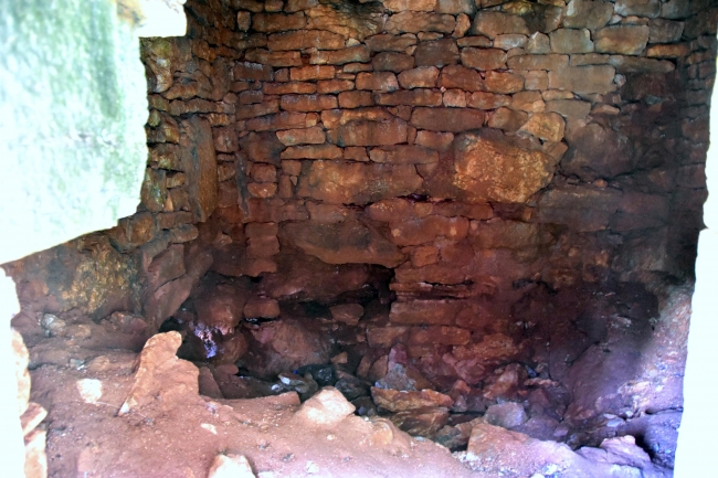 Yıllardır türbe sanılıyordu, piramit mezar çıktı