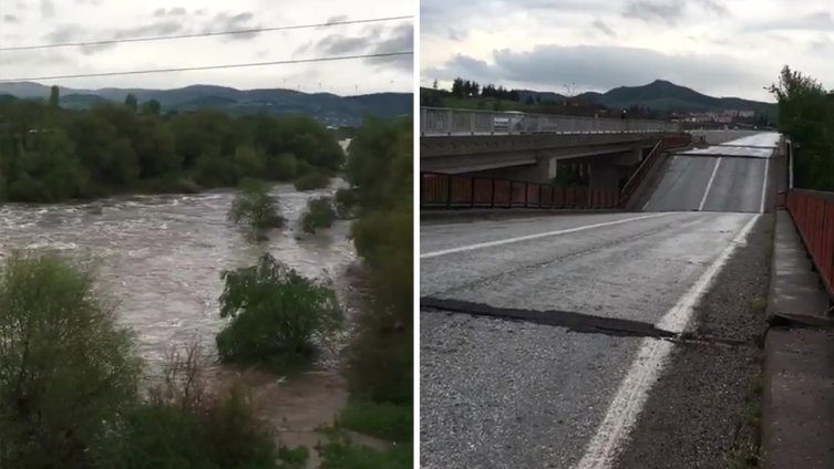 Balıkesir'de sağanakla gelen taşkın araçları sürükledi