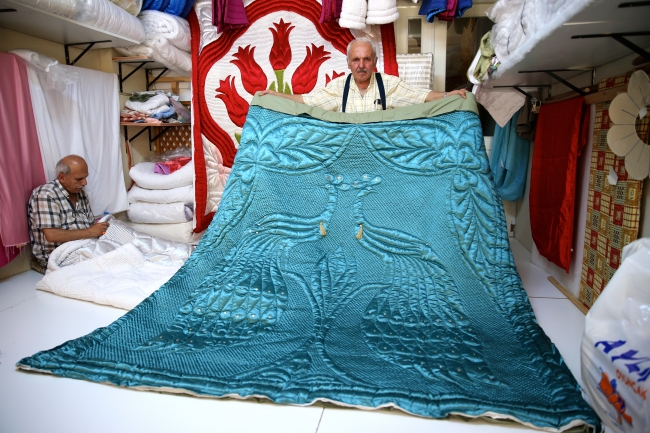 Yorgan ustası Hasan Kar zamana direniyor