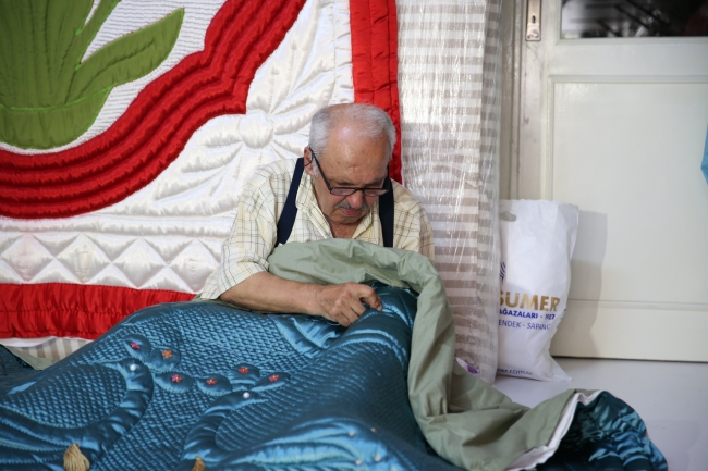 Yorgan ustası Hasan Kar zamana direniyor