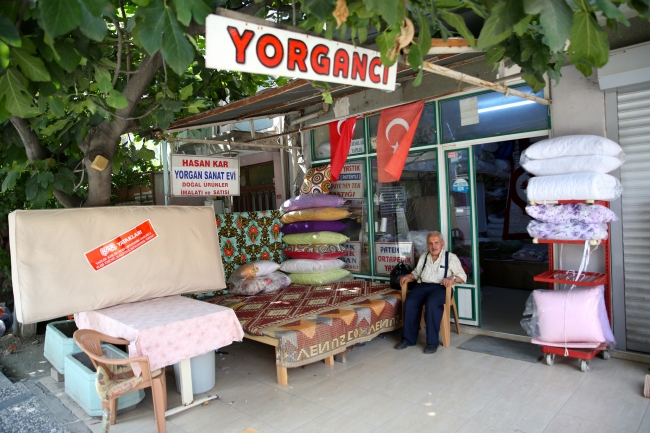 Yorgan ustası Hasan Kar zamana direniyor