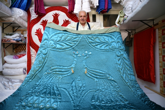 Yorgan ustası Hasan Kar zamana direniyor