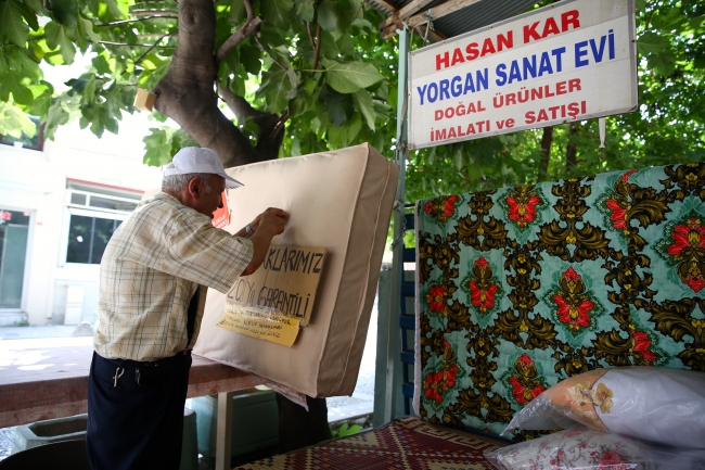 Yorgan ustası Hasan Kar zamana direniyor