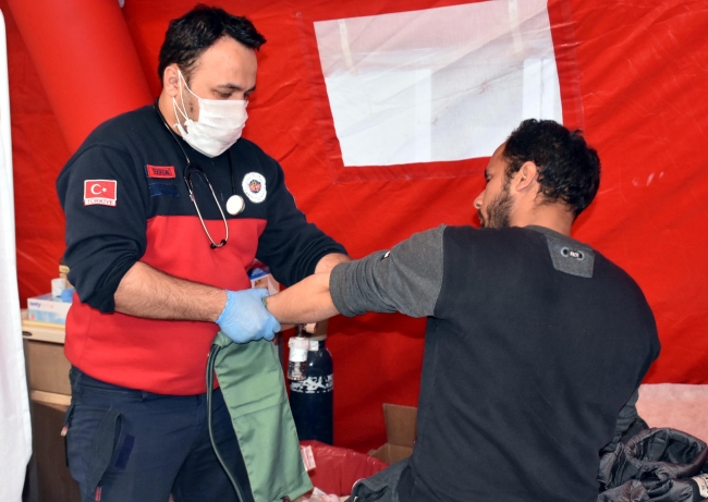 Yunanistan'ın sert müdahalelerine maruz kalan sığınmacıların tedavileri Türkiye'de yapılıyor - Fotoğraf: DHA