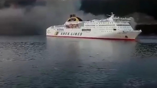Yunanistan’da feribot yandı: 613 yolcu tahliye edildi