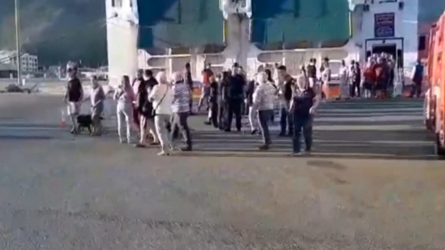 Yunanistan’da feribot yandı: 613 yolcu tahliye edildi