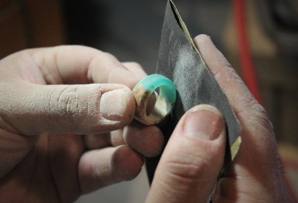 Ahşap yüzükler altınla yarışıyor