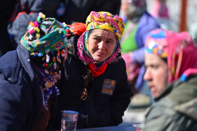 Gökkuşağının renklerini giysilerinde taşıyorlar