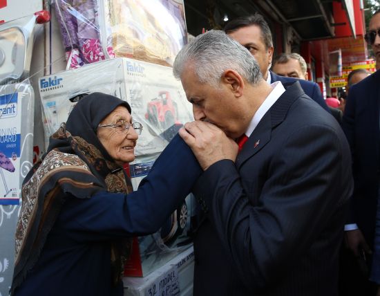 Başbakan Yıldırım, öğrencilerle bir araya geldi
