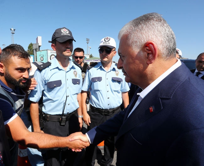 Başbakan Yıldırım'dan polislere ve sürücülere bayram sürprizi