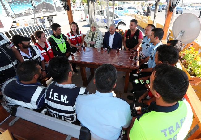 Başbakan Yıldırım'dan polislere ve sürücülere bayram sürprizi