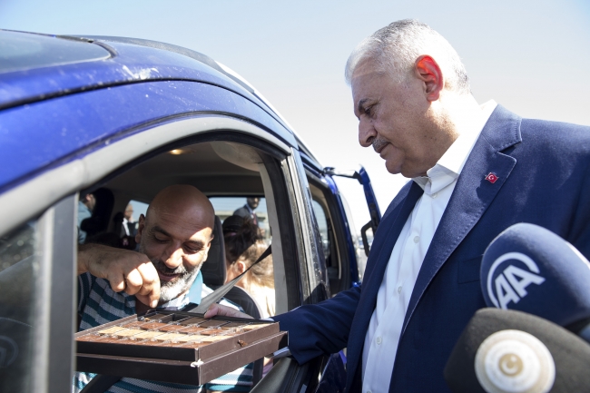 Başbakan Yıldırım'dan polislere ve sürücülere bayram sürprizi