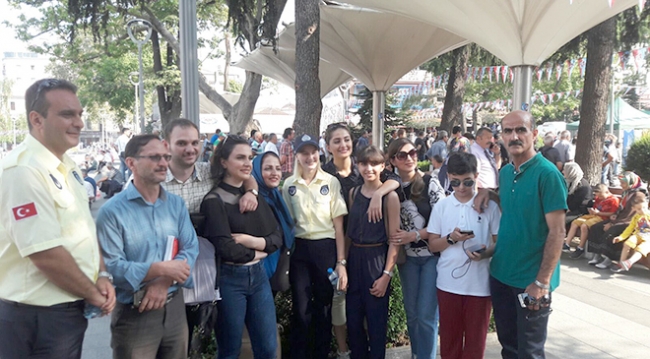 Trabzon'da turistlere Ukrayna asıllı zabıta Nadiia Taşğın rehberlik yapıyor