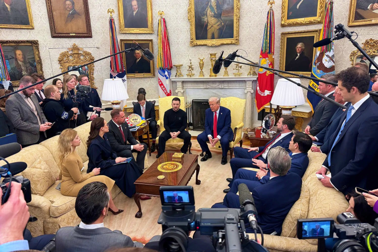 Trump ve A Takımı, Ukrayna Cumhurbaşkanı'nı kameraların önünde bir hayli zorda bıraktı. Foto: AP