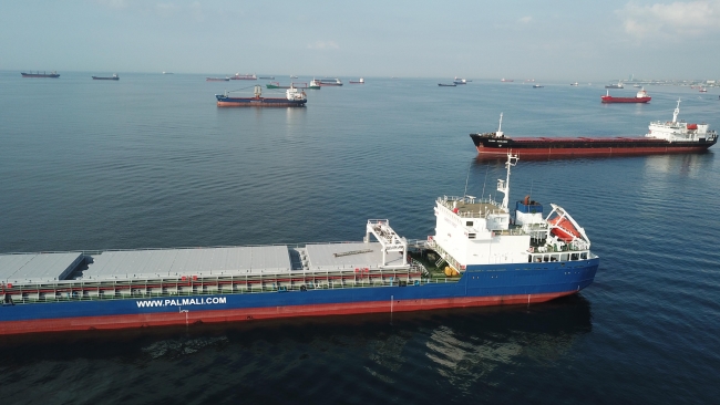 İstanbul'da iki gemi çarpıştı