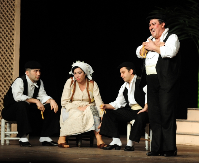 Türk tiyatrosunun usta ismi Zihni Göktay 54 yıldır sahnede