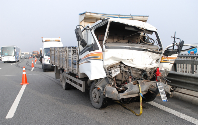 Kuzey Marmara Otoyolu'nda 6 araç birbirine girdi