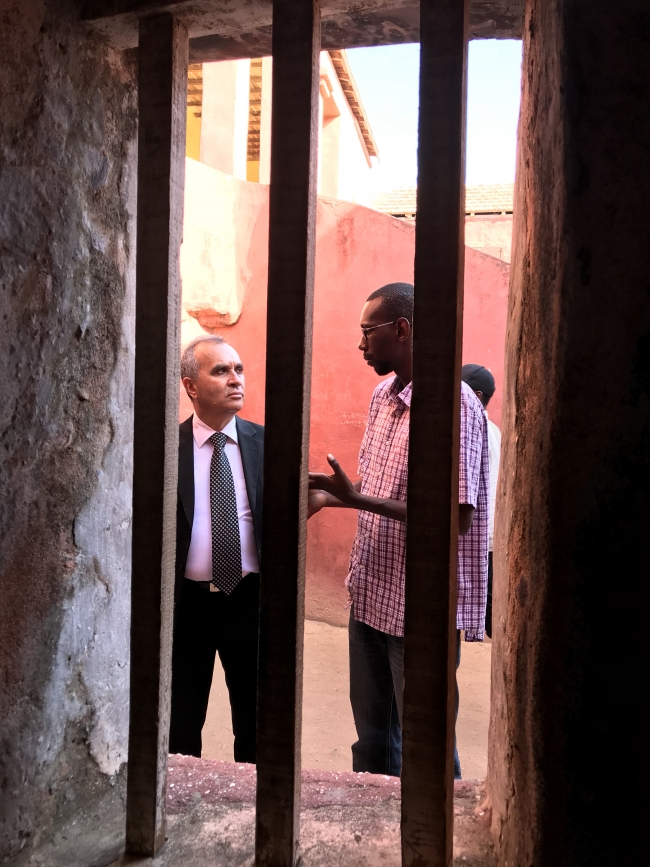 Dakar Büyükelçisi Civaner, Senegal'deki köleler evini gezdi