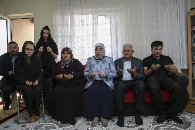 TBMM Başkanı Yıldırım ve bakanlar şehit evinde