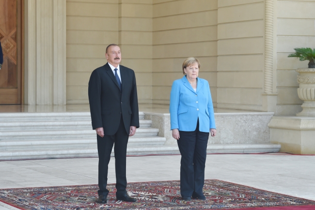 Almanya Başbakanı Merkel Azerbaycan'da