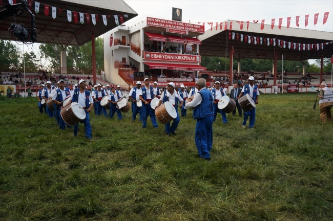 52 yıldır Kırkpınar'da davul ve zurna çalıyor
