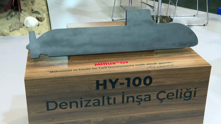 Numune üretilen HY-1OO denizaltı çeliği IDEF'23 kapsamında ilk kez sergilendi.
