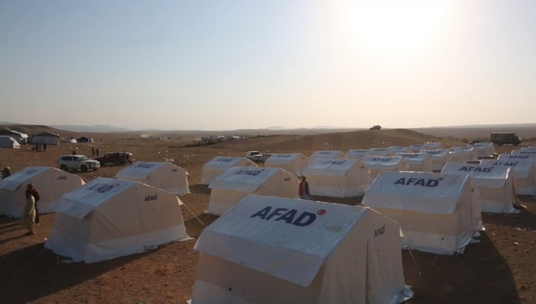 Depremde evleri yıkılanlar AFAD'ın kurduğu çadırlara yerleştirildi. Fotoğraf: AFAD