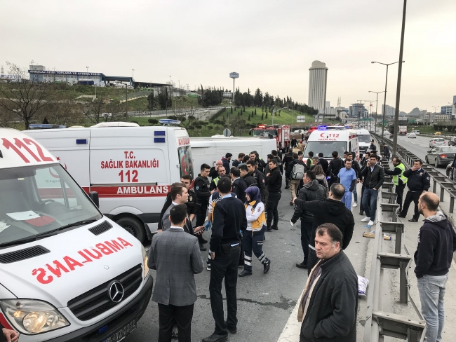 İstanbul'da Çevik Kuvvet aracı kaza yaptı