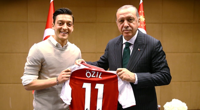 Alman medyası: Almanya Mesut Özil'e çok şey borçlu