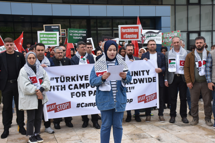 Artvin'de üniversite öğrencileri Gazze'ye yönelik saldırıları protesto etti