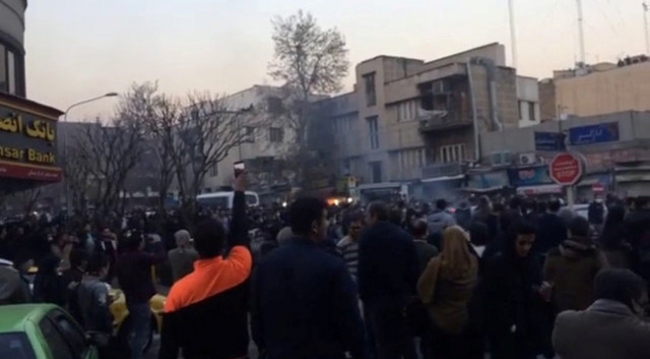 İran'daki protestolar şiddetlenerek sürüyor: 26 kişi hayatını kaybetti