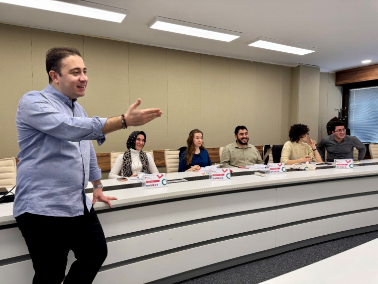 Spikerlik ve sunuculuk yolculuğu ağustosta da devam ediyor