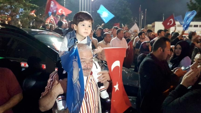 Seçim sonuçları yurt genelinde kutlandı