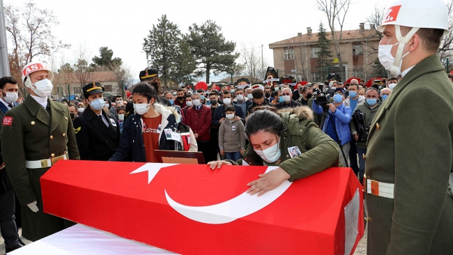 Şehitler son yolculuğuna uğurlandı