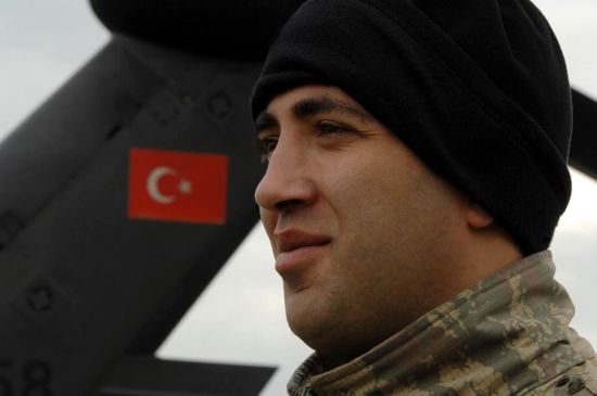 Isparta'da uçak kazasında şehit olan 3 asker memleketlerinde son yolculuklarına uğurlandı