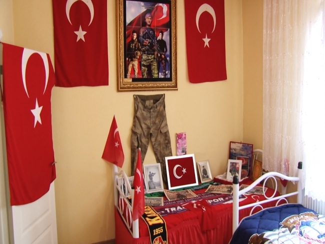 Sakarya'da 2 şehit ailesi oğulları için anı odası düzenledi