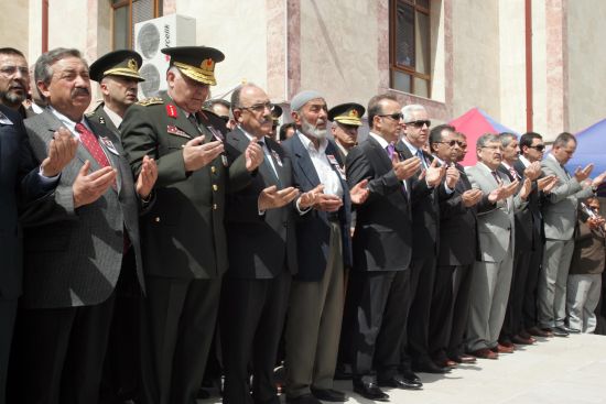 Şehit Üsteğmen Usta'nın adı eşinin çalıştığı okulda yaşatılacak