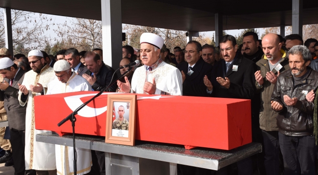 Şehit Piyade Erler Miraç Gürhan ve Hayrettin Dindar memleketlerinde toprağa verildi