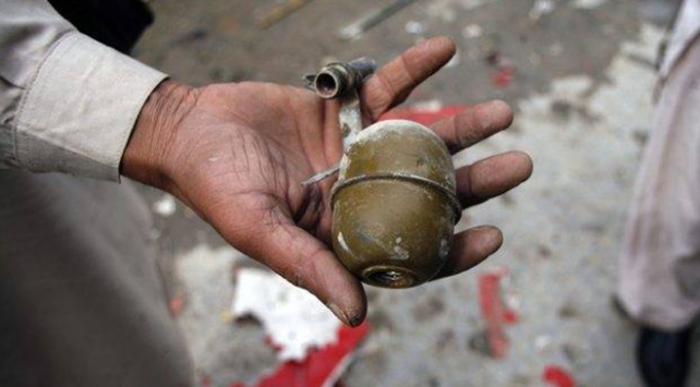 Endonezya'da el bombası patladı 2 çocuk öldü