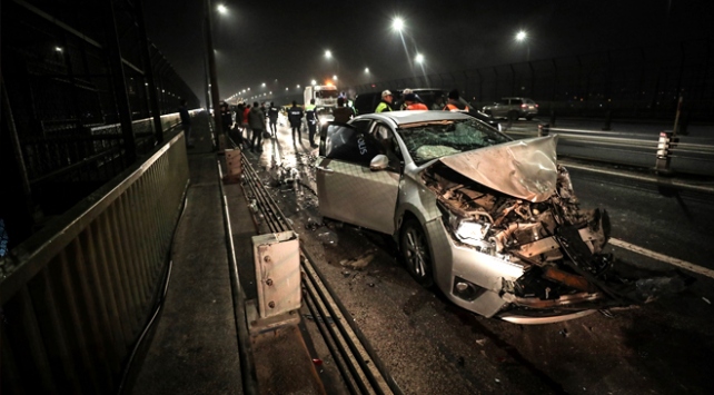 Haliç Köprüsünde zincirleme trafik kazası: 3 yaralı