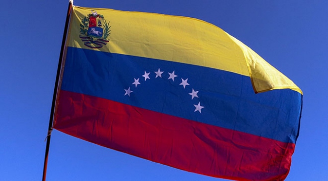 Venezuela Kolombiya sınırını kapattı