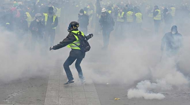 Fransada sarı yeleklilerin gösterisinde polis şiddetine soruşturma