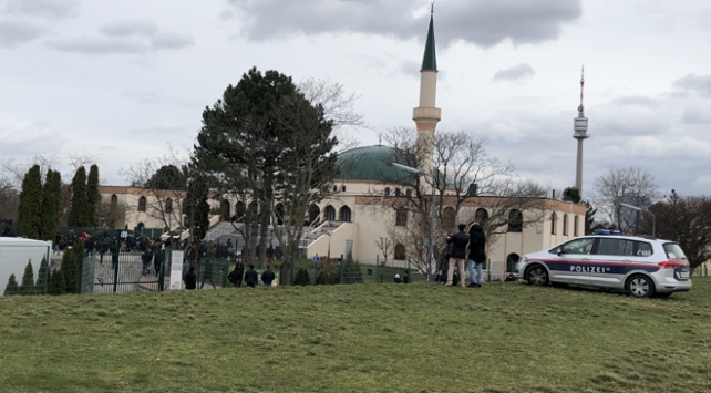 Avrupadaki camilerde güvenlik önlemleri artırıldı