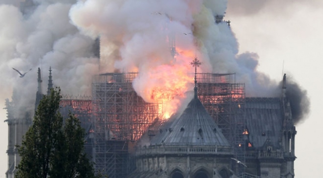"Notre Dame Katedralinin en az 5-6 yıl kapalı kalması bekleniyor"