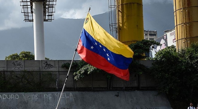 Venezuelada sokağın tansiyonu şimdilik düştü