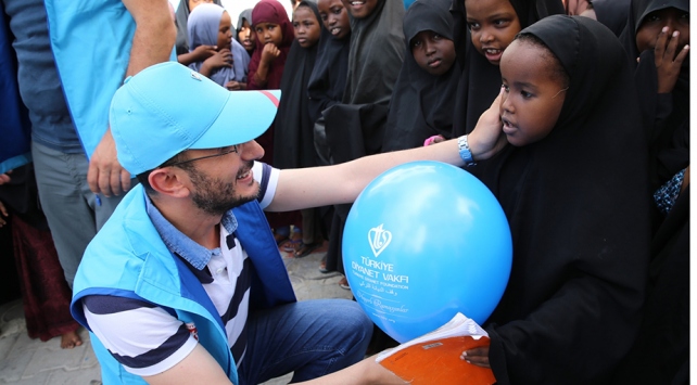 Türkiye Diyanet Vakfından Somalili çocuklara bayramlık