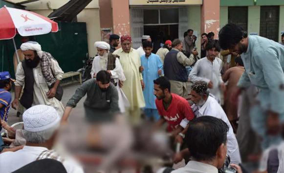 Pakistan'da cuma namazı sırasında bombalı saldırı
