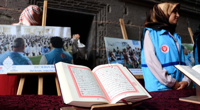 27 dilde basılan Kur'anı Kerimler sergilendi