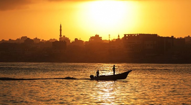Gazze'de balıkçıların avlanma mesafesi 10 mile düşürüldü