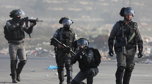 İsrail Batı Şeria'da Filistin güvenlik merkezine ateş açtı